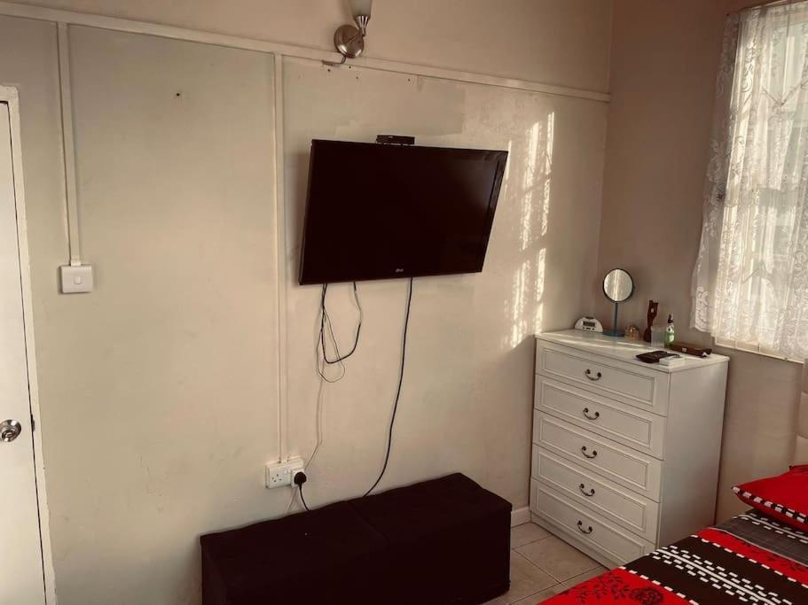Shabbehs Inn Roseau Bagian luar foto