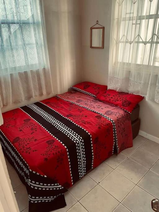 Shabbehs Inn Roseau Bagian luar foto