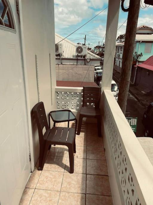 Shabbehs Inn Roseau Bagian luar foto